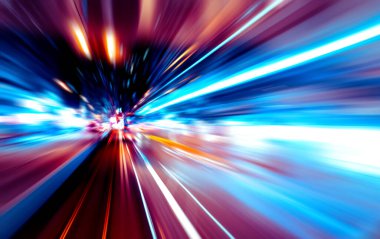 Şehirdeki gece trafiği ışıklarının soyut görüntüsü
