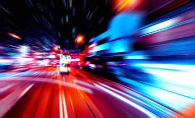 Şehirdeki gece trafiği ışıklarının soyut görüntüsü