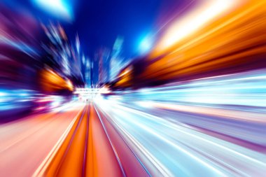 Şehirdeki gece trafik ışıklarının soyut görüntüsü; 