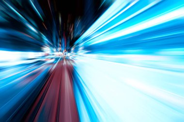 Şehirdeki gece trafiği ışıklarının soyut görüntüsü