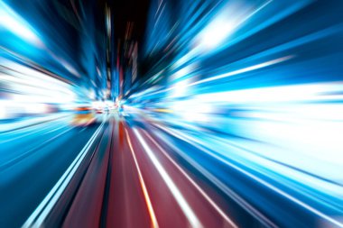 Şehirdeki gece trafiği ışıklarının soyut görüntüsü