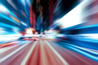 Şehirdeki gece trafiği ışıklarının soyut görüntüsü