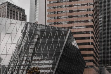 Modern Hong Kong Mimari; Hong Kong İş Binası Kapatın; siyah ve altın rengi ton