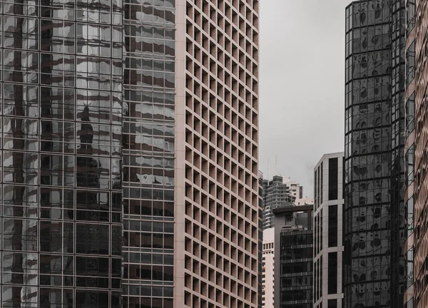 Современная Архитектура Гонконга Закрытие Делового Здания Гонконга Тон Черного Золотого — стоковое фото