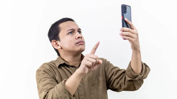 Luchando Cara Expresión Joven Hombre Malayo Asiático Busca Cobertura Teléfono — Foto de Stock