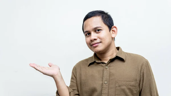 Lächelnder Und Glücklicher Gesichtsausdruck Eines Jungen Asiatischen Malaien Der Lässig — Stockfoto