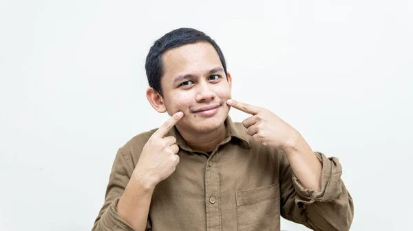 Portrait Jeune Malais Asiatique Pointant Vers Bouche Pour Sourire Gardez — Photo