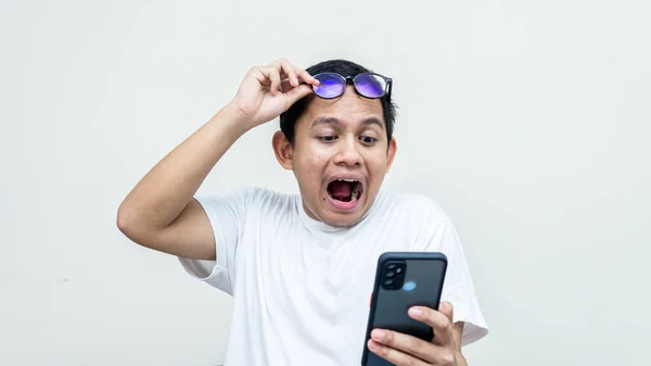 Wow Expresión Sorprendida Del Joven Hombre Malayo Asiático Con Gafas — Foto de Stock
