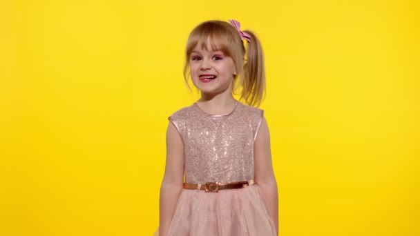 Child making faces, fooling around, showing tongue. Little blonde teen kid girl 5-6 years old posing — Stock Footage Child making faces, fooling around, showing tongue. Little blonde teen kid girl 5-6 years old posing Royalty Free Stock Footage