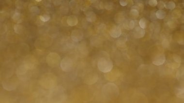 Işık sızıntıları 4K görüntüsünü bulanıklaştırdı. Yanıp sönen çember lensler, parlayan parlaklıklar, bokeh örtüleri.