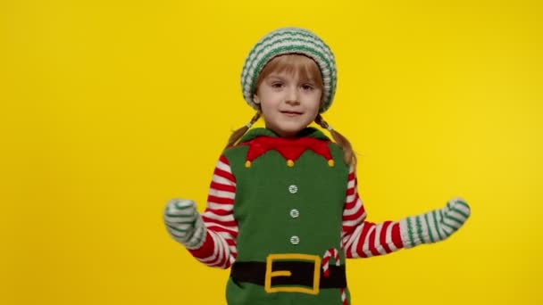 Kid girl in Christmas elf Santa helper costume dancing, fooling around. New Year holiday celebration — Stock Video
