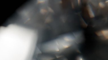 Işık sızıntıları 4K görüntüsünü bulanıklaştırdı. Yanıp sönen çember lensler, parlayan alevler, parlayan parlaklıklar, geçişler.