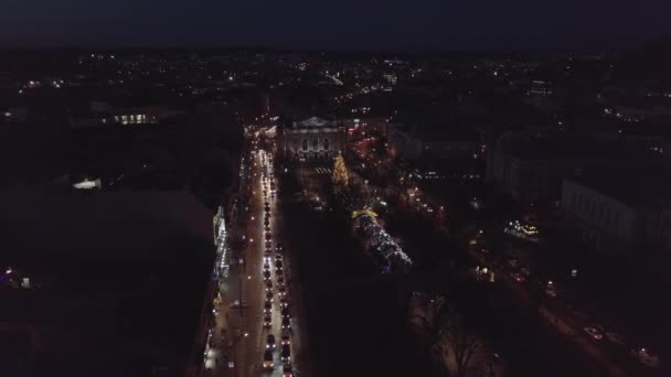 Julgran, rättvis marknad, flygfoto i centrum på vintern, nyår 2021 i Lviv, Ukraina — Stockvideo