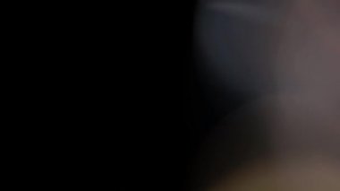 Projeler için ışık sızıntısı 4K görüntü, optik parlaklık lensi bokeh geçiş arkaplanı örtüyor