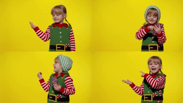 Děcko dívka v vánoční skřítek Santa helper kostým body prsty na prázdném prostoru ukazuje reklamní plochy — Stock video