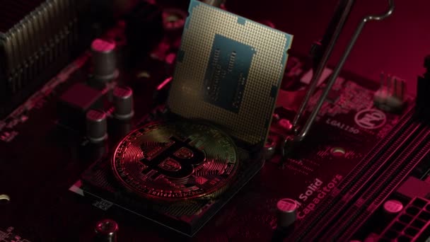 Bitcoin BTC, processador central de CPU em tecnologia digital computador placa-mãe criptomoeda mineração — Vídeo de Stock