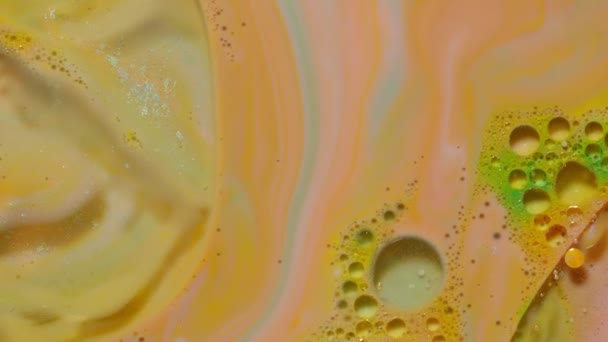 Фантастична структура барвистих олійних фарб і чорнильних бульбашок, хаотичний рух, абстрактна барвиста фарба — стокове відео