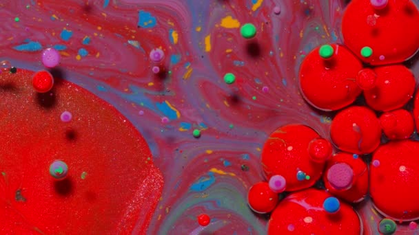 Macro estructura de agua multicolor pintura aceite burbujas movimiento, pintura acrílica de colores brillantes — Vídeo de stock