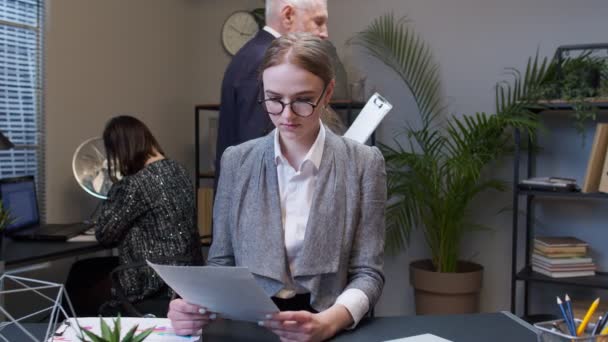 Displeased upset business accountant girl irritated sad angry mad after analyzing papers in office — Stock Video