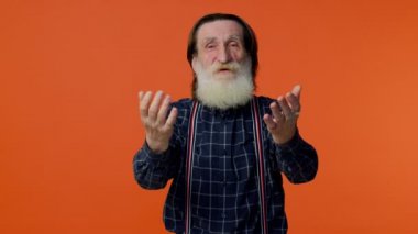 Yaşlı yaşlı sakallı büyükbaba sana sarıldı, hoş bir ifade, aşk duyguları.