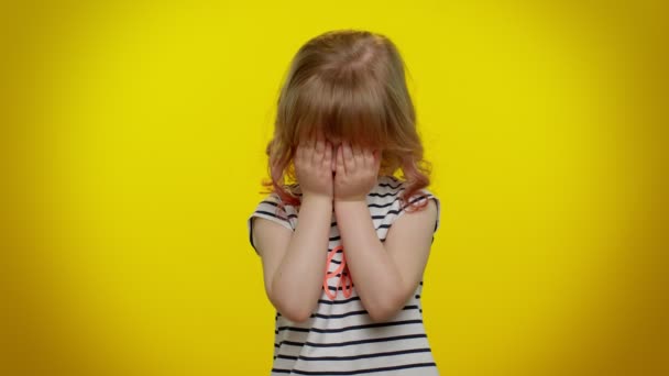 Nosy curious child girl closing eyes with hand and spying through fingers, hiding, peeping, seeking — Stock Video