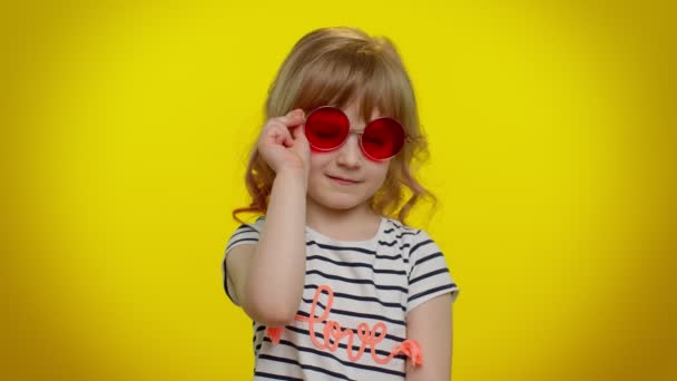 Happy playful kid girl in sunglasses blinking eye, looking at camera with smile, winking, flirting — Stock Video