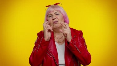 Şaşırmış yaşlı kadın dileği, iyi şans, piyango sonuçları, kötü talih, kayıp