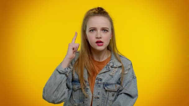 Chica grita de estrés tensión problemas se siente horror desesperanza miedo sorpresa choque rabia emoción — Vídeos de Stock