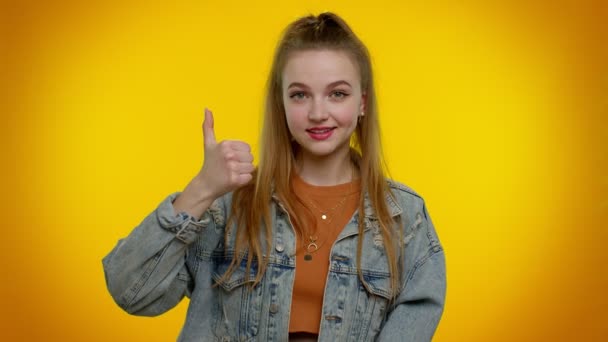 Teen girl pointing down, saying to subscribe, gesturing ok and like, showing place for commercial — Stock Video