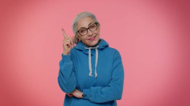 Olgun ve yaşlı bir kadının Eureka 'yı işaret etmesi iyi fikir, yaratıcı plan.