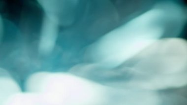 Projeler için ışık sızıntısı 4K görüntü, optik parlaklık lensi bokeh geçiş arkaplanı örtüyor