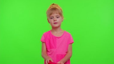 Çocuk kız çocuk oyun oynuyor. Salla poponu. Oyuncak, meditasyon, stres atağı.