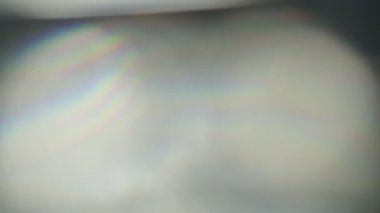 Çok renkli ışık siyah zemin üzerine 4k 'lık görüntü sızdırıyor, görüntü stilize ediliyor, geçişler, Bokeh etkisi