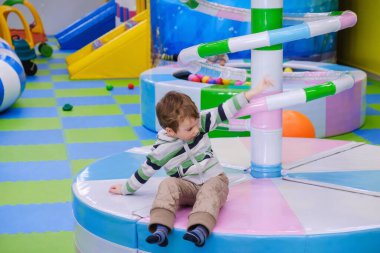 Çocuk oyun bahçesi, eğlence, mutlu çocukluk, plastik park..