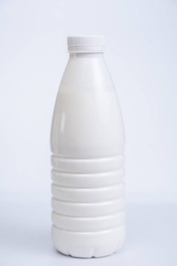 Süt şişesi, izole edilmiş yiyecek kutusu. pastörize plastik
