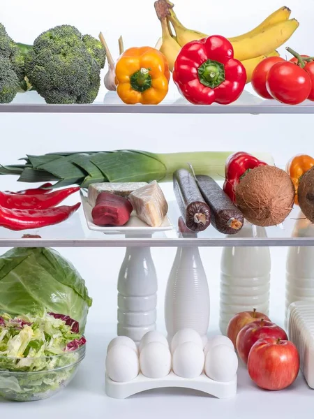 Dondurulmuş buzdolabı. Yemek doğası, sujuk soğutma..