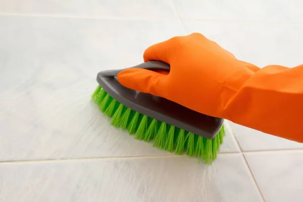  Tuvalet duvarı kirli hijyen insanı. iç temizleyici.