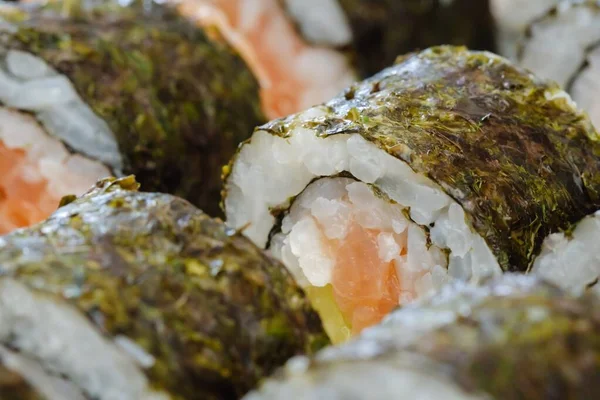 Peixe Arroz Frutos Mar Com Rolo Sushi Gengibre Wasabi — Fotografia de Stock