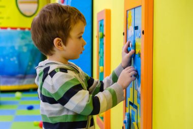 Çocuk oyunu, oyun bahçesi, eğlence parkı..