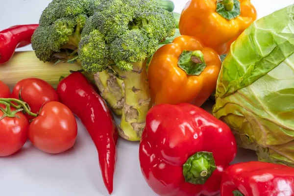 Sayuran segar nutrisi terisolasi sehat. matang — Stok Foto