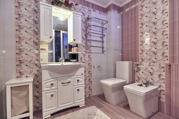 Casa de banho com um belo interior — Fotografia de Stock