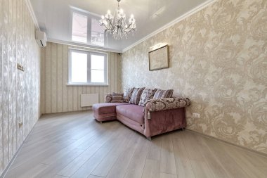 Güzel bir iç mekanı olan oturma odası.