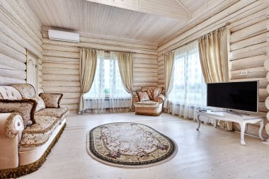 Güzel bir iç mekanı olan oturma odası.