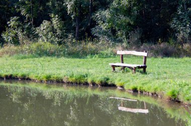 Gölün kıyısında..