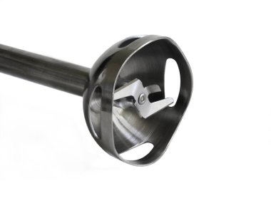 Beyaz arka planda blender bıçakları. Mutfak aletleri.