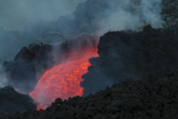 Canal de lava — Fotografia de Stock
