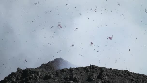 Взрыв вулкана — стоковое видео