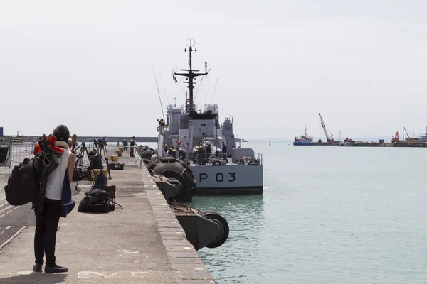 Italië - 23 april 2015 - 218 migranten aangekomen in de haven van catania Stockfoto