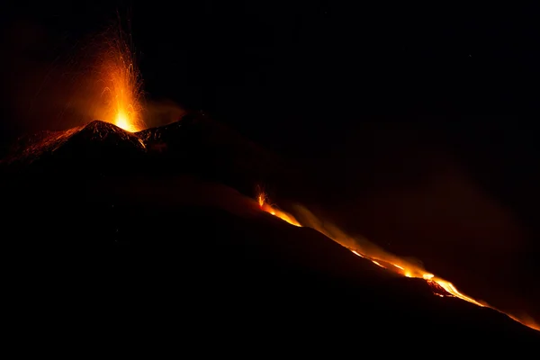 Erupción del volcán Fotos De Stock Sin Royalties Gratis