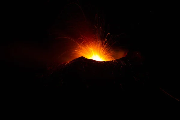 Explosão de lava — Fotografia de Stock